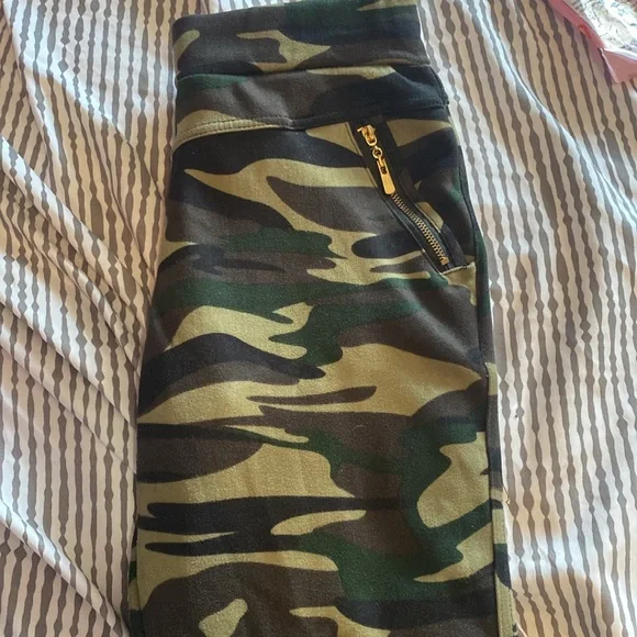 Clothes - Picture 7 of 16